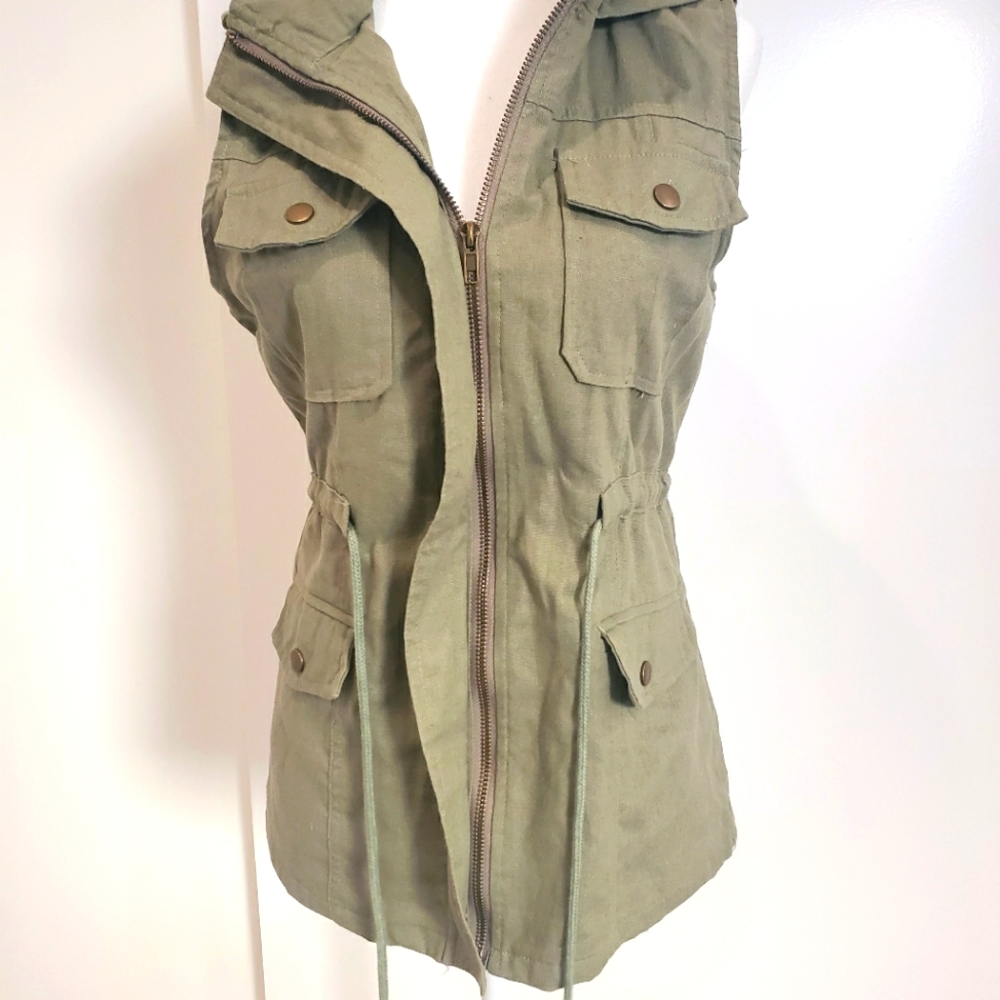 Built by Dreamers Sage Green Sleeveless Jacket Size S - Picture 3 of 6